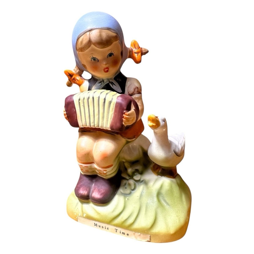 Vtg Arnart 5th Ave Figurine Girl Playing Accordion Music Time 22/522 HandPainted